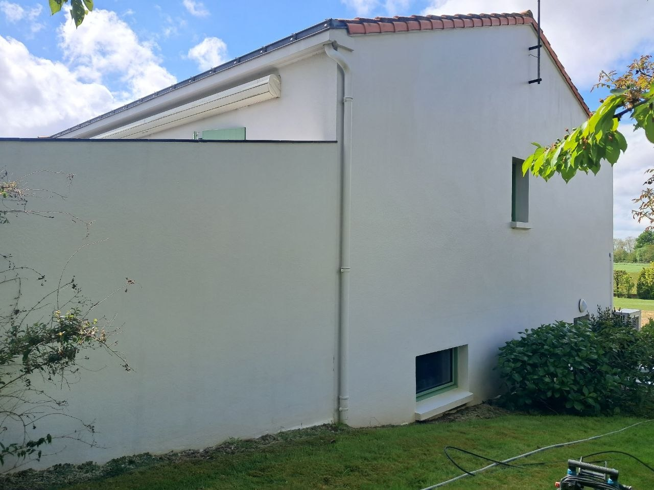 Façade avant et après nettoyage — après